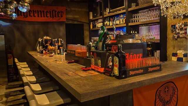 カウンター席は8席